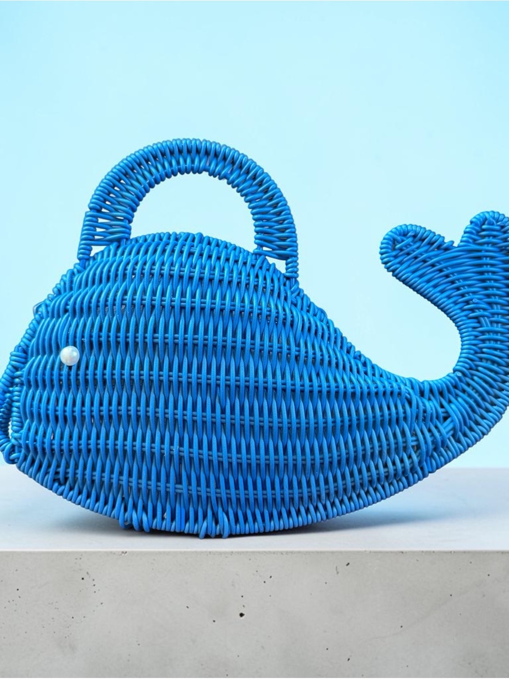 Viral Tommy Bahama Blue Whale Clutch Bag Natural Woven Gold Chain Strap